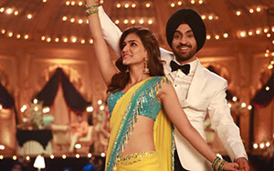 Kriti Sanon and Diljit Dosanjh foot stomping in Arjun Patiala